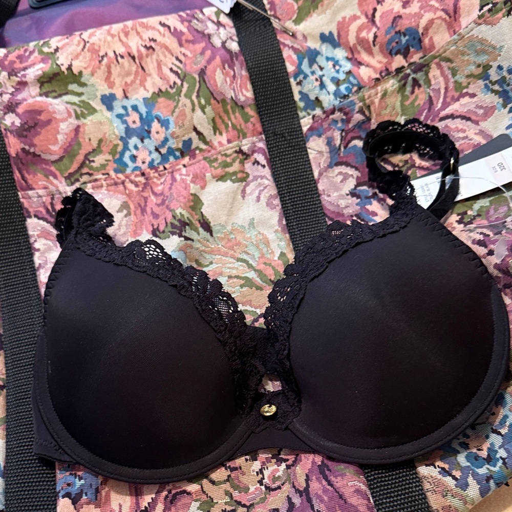 NWT Natori Black Lace Trim Bra